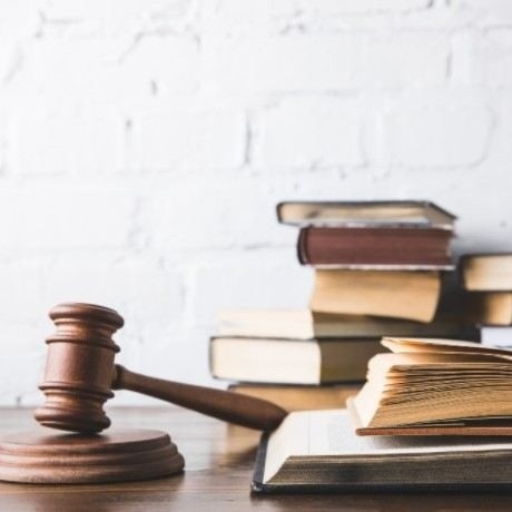 Как КС РФ защищает права работника: проценты за задержку выплат при незаконном увольнении