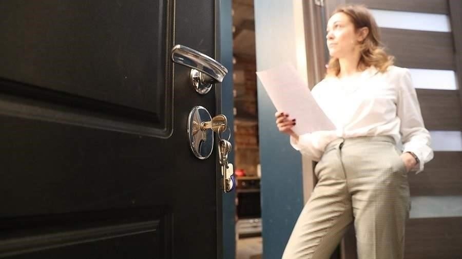 Может ли один из супругов продать квартиру без разрешения другого?