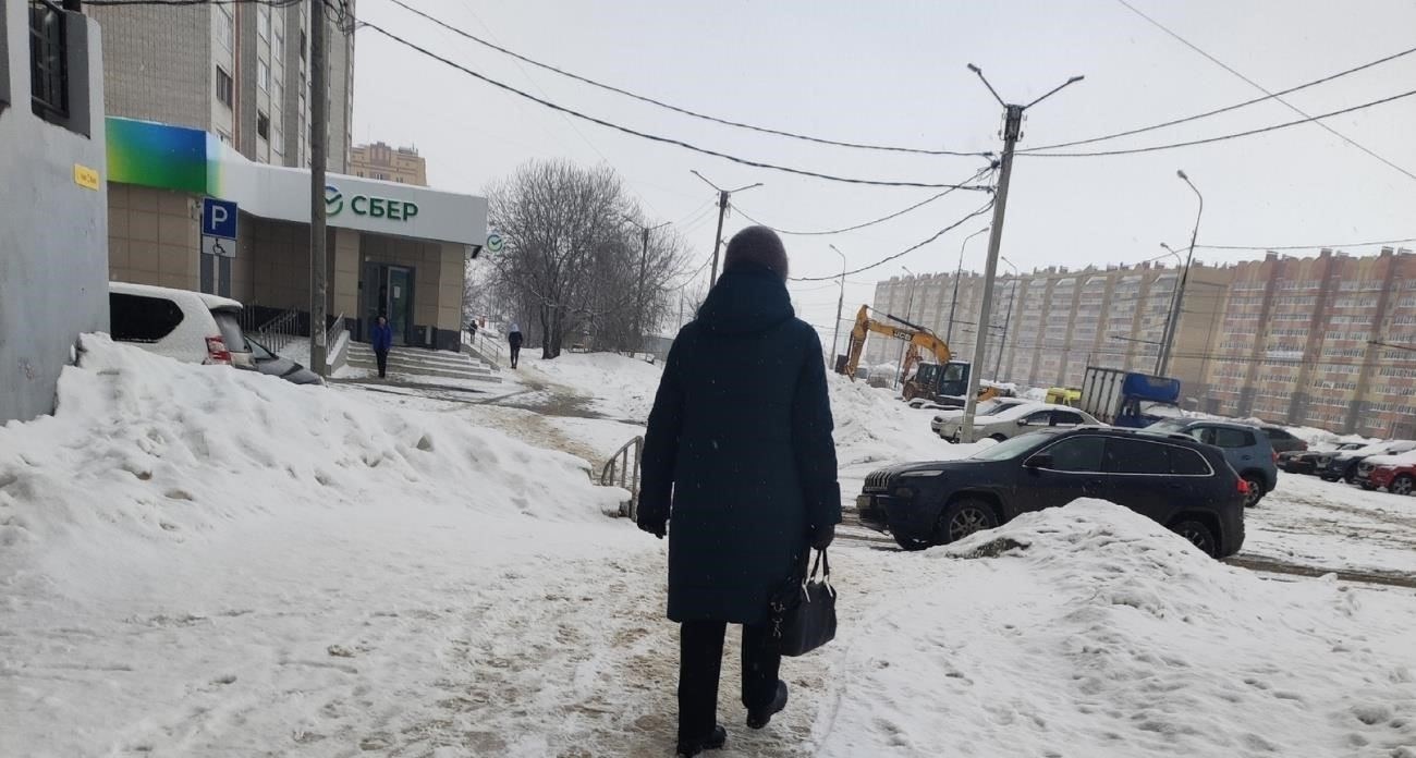 В конечном счете, обе пенсии имеют решающее значение для обеспечения безопасности после выхода на пенсию, но они существенно различаются по способу их получения и расчета. Пенсии за выслугу лет, как правило, вознаграждают за специализированную и часто опасную работу, в то время как пенсии по старости более доступны и зависят от более широкого спектра факторов, таких как возраст и общий трудовой стаж.